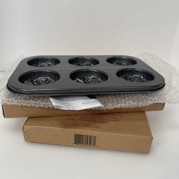 2 AVON Snowflake Baking Pan Carbon Steel w/Nonstick Coating 10 1/2" L x 7 1/2" W - Picture 2 of 6